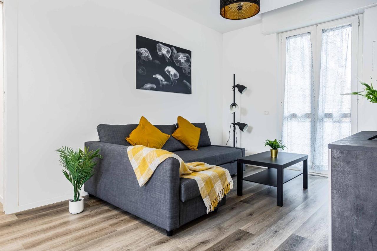 2 Bedrooms Apt With Terrace - Nolo Area Via Varanini Milan Bagian luar foto